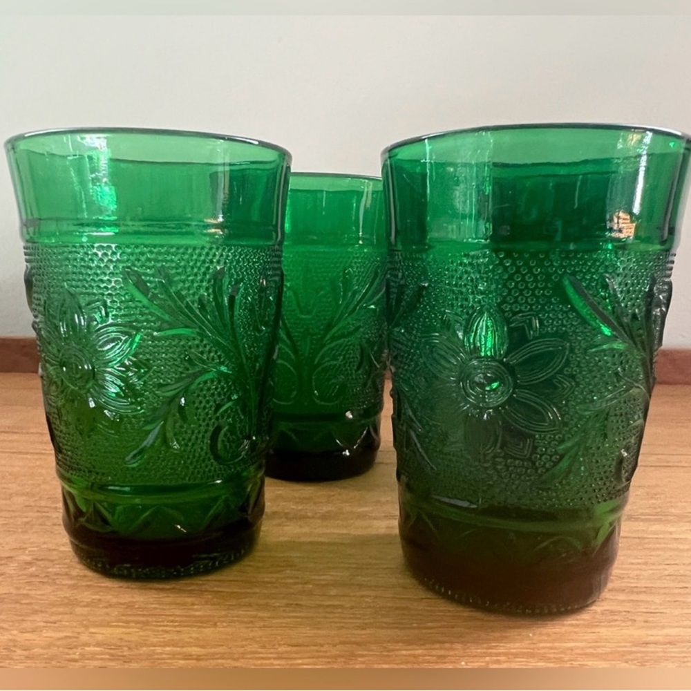 Set of 4 vintage Anchor Hocking small juice glasses - Forrest green. Cute! - Picture 2 of 5